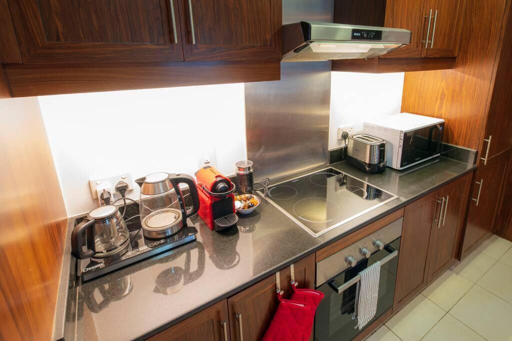Apartment First Class 2br With Full Burj Khalifa And Fountain View Dubai