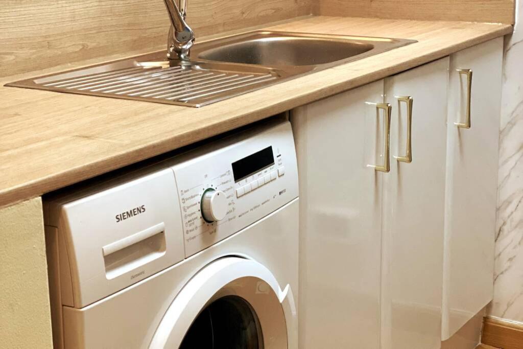 Luxury Studio In Marina -home Away From Home! Apartment Dubai