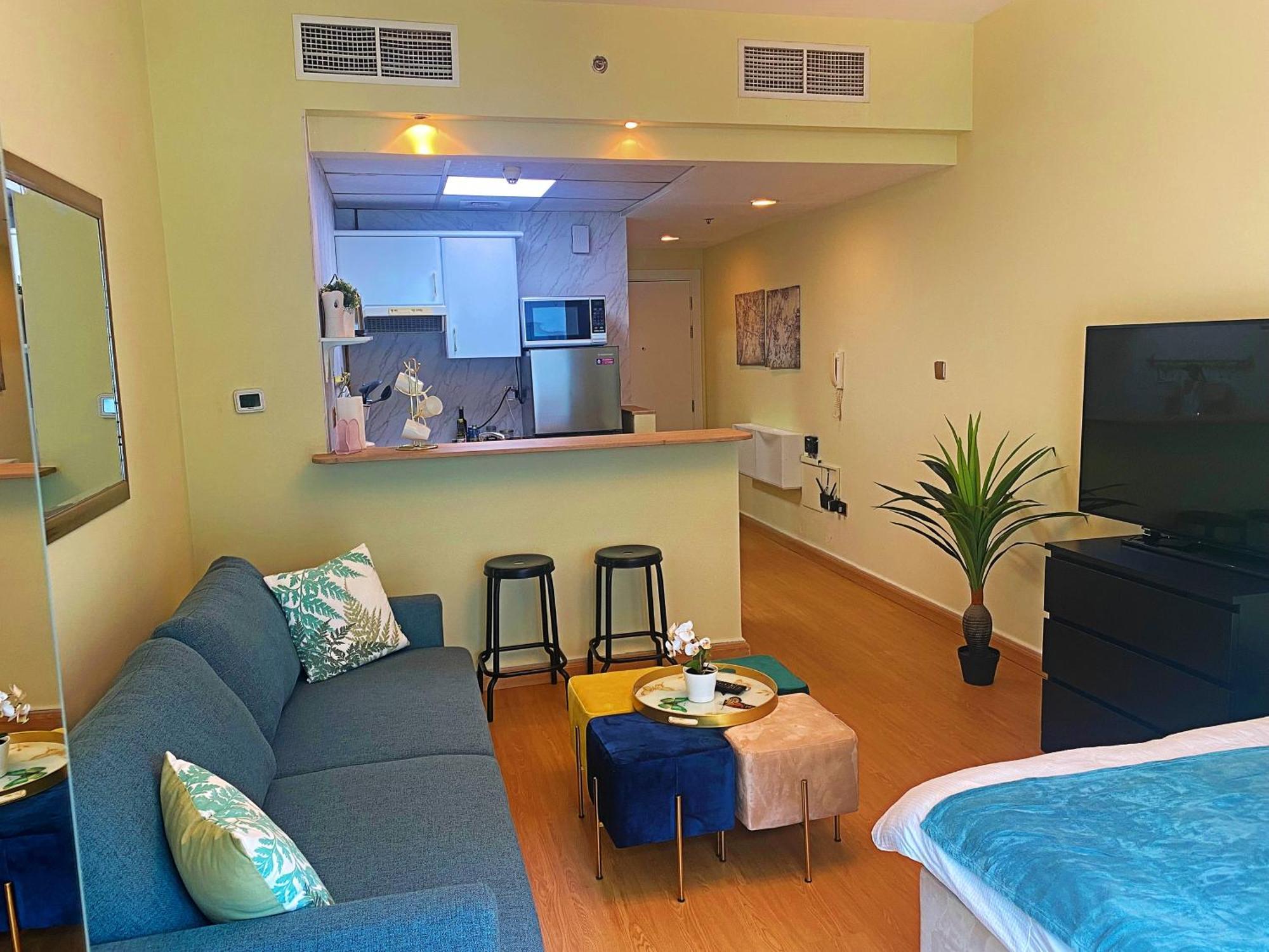 Luxury Studio In Marina -home Away From Home! *