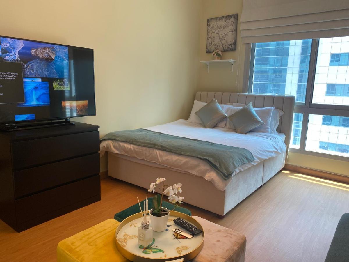 Luxury Studio In Marina -home Away From Home! *