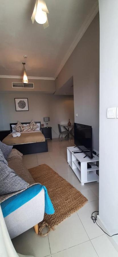 Studio - Bay Central Tower Apartment *