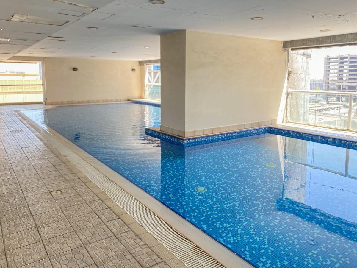 Frank Porter - Sulafa Tower Apartment Dubai