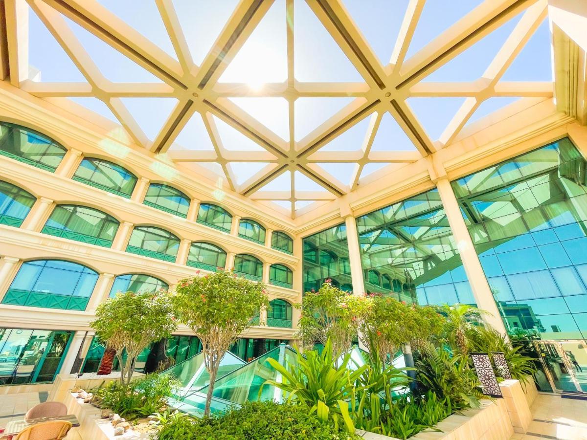 Hotel Moevenpick Grand Al Bustan 5*