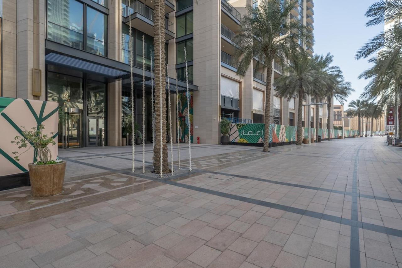 Incredible Views From Classy With Terrace Apartment Dubai