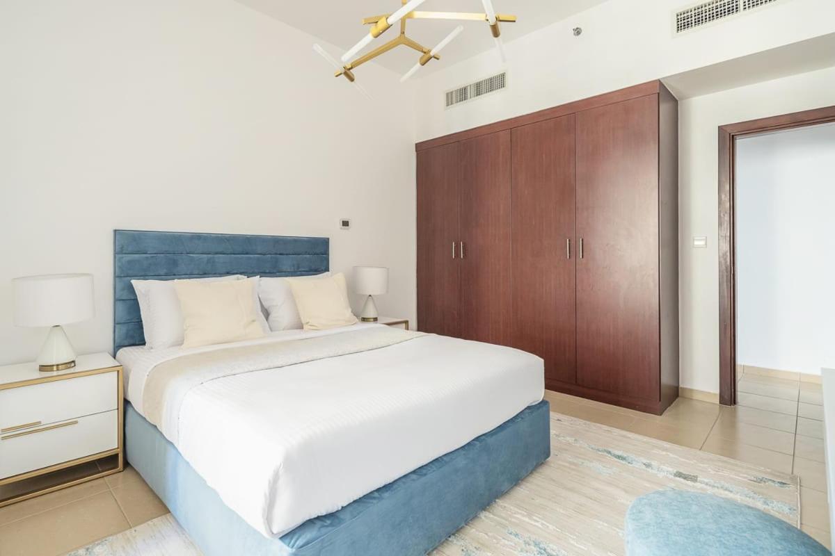 Frank Porter - Rimal 1 Apartment