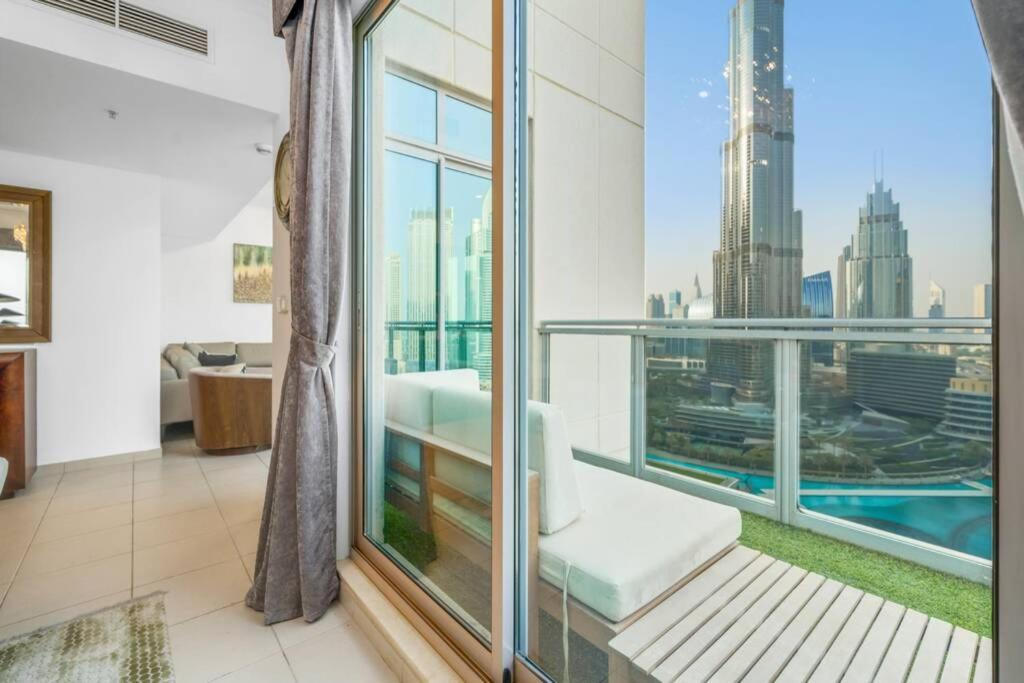 Apartment Spectacular Burj & Fountain View - Luxurious 3 Bedrooms & Maids - The Residences Dubai