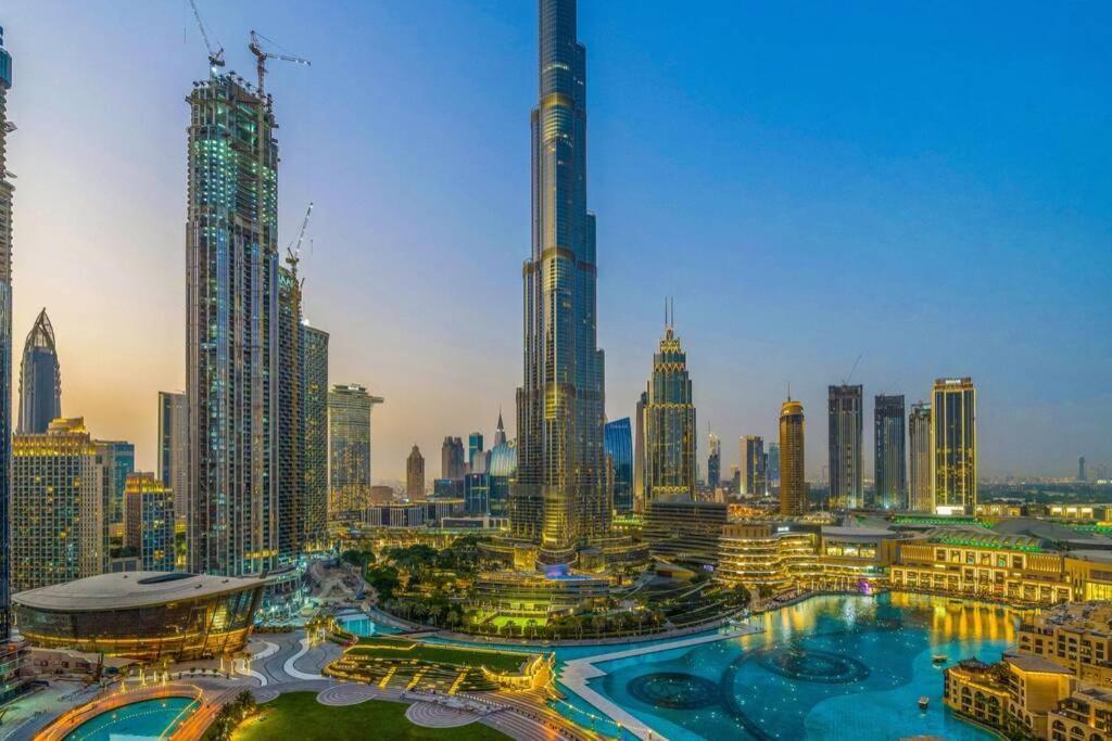 Apartment Spectacular Burj & Fountain View - Luxurious 3 Bedrooms & Maids - The Residences Dubai