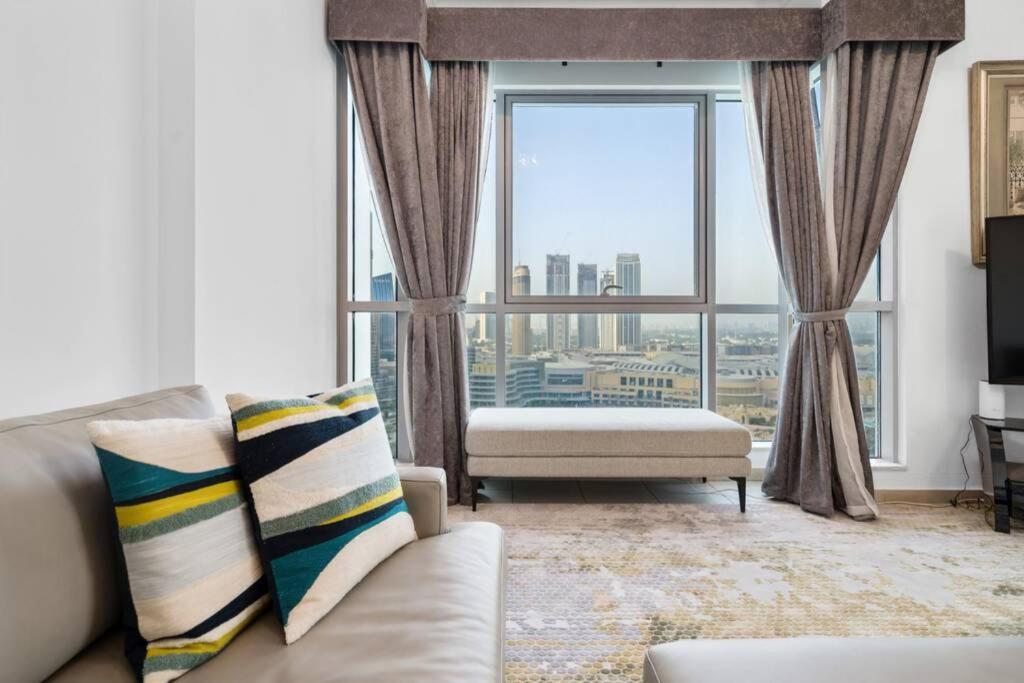 Spectacular Burj & Fountain View - Luxurious 3 Bedrooms & Maids - The Residences Apartment Dubai
