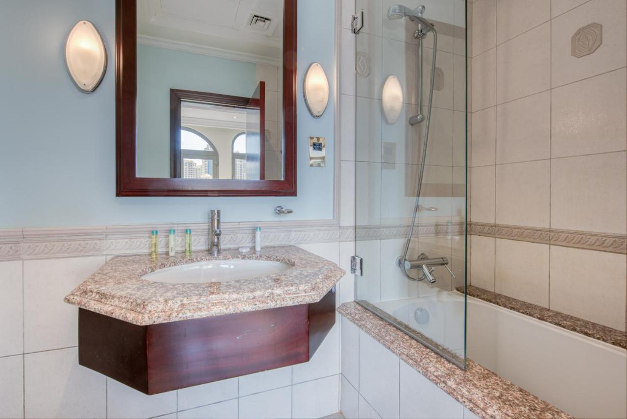 Sol Living - Exquisite 5br Garden W/pool & Beach In Palm Dubai