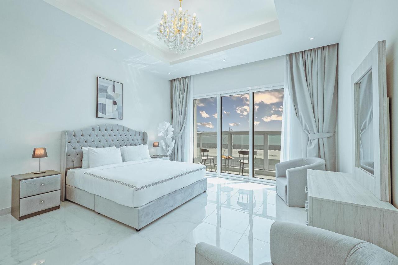 Villa Luxury Modern White On Island 9,500 Sqft Dubai