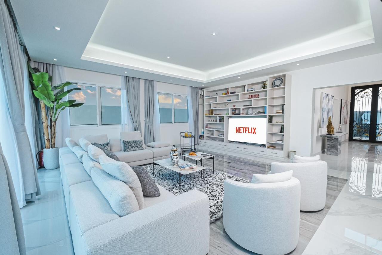 Luxury Modern White On Island 9,500 Sqft Dubai