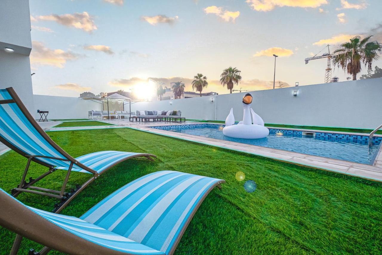 Villa Luxury Modern White On Island 9,500 Sqft Dubai