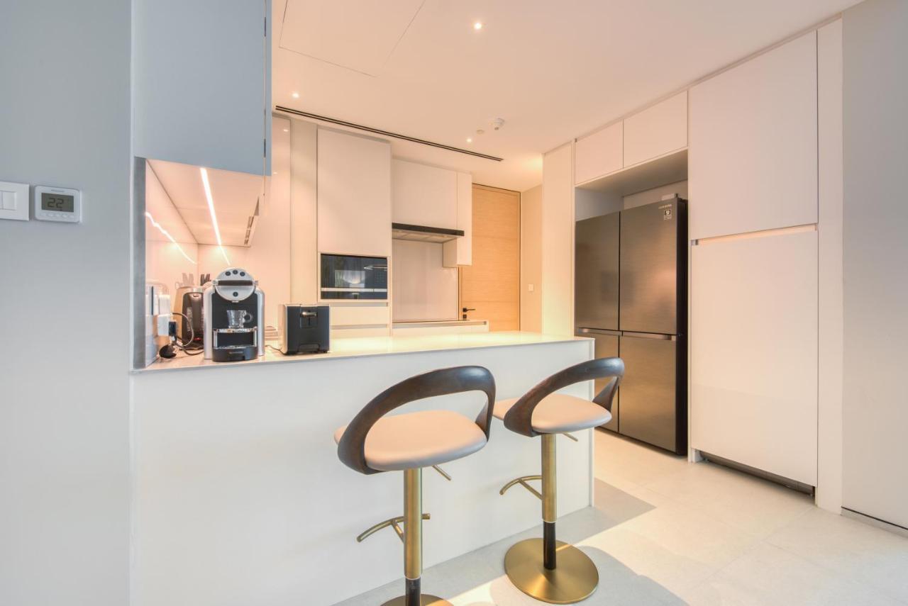 Maison Privee - Exclusive 4br And Maid Beachfront W Front-row Sea Views At Address Jbr Dubai
