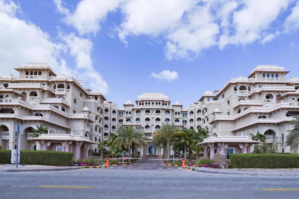 Royal Club By Rvhr, Grandeur Crescent Palm Jumeirah Apartment Dubai
