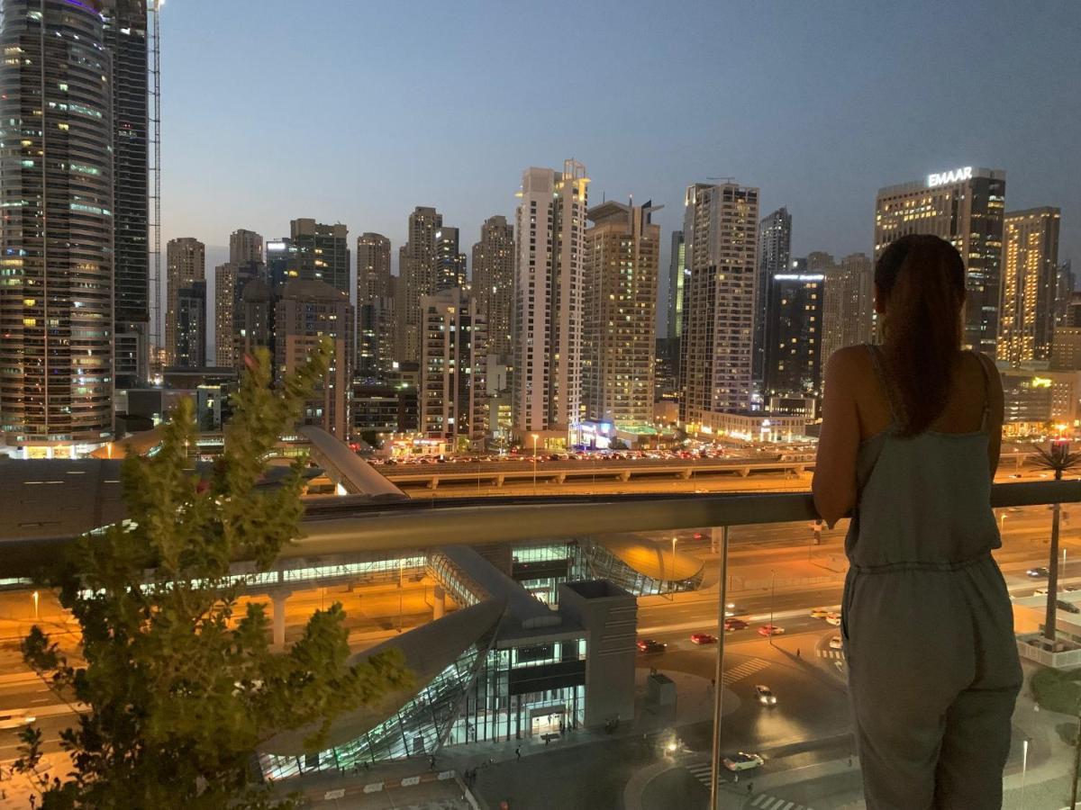 Luxury On The Metro Facing Marina Dubai