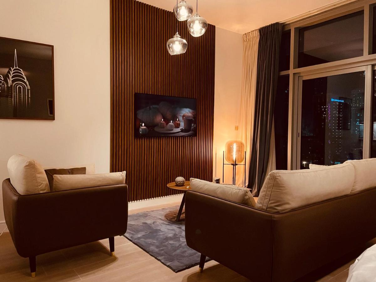 Luxury On The Metro Facing Marina Apartment *