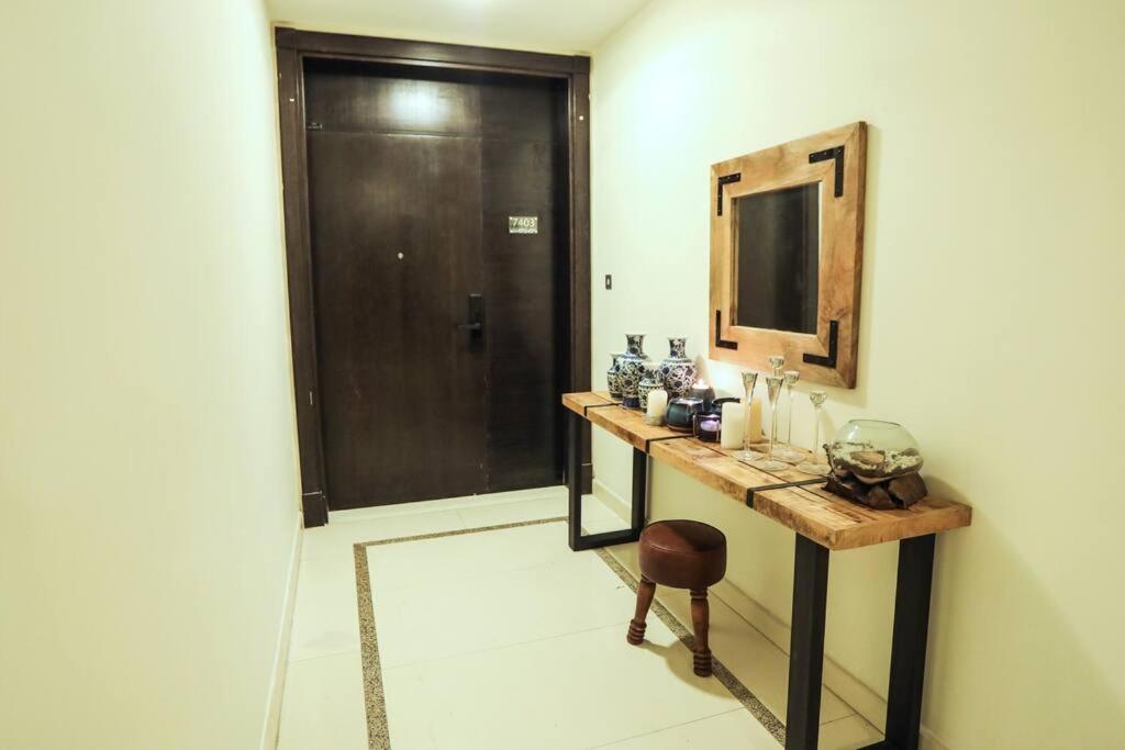 Highrise On The 74th Floor Apartment *