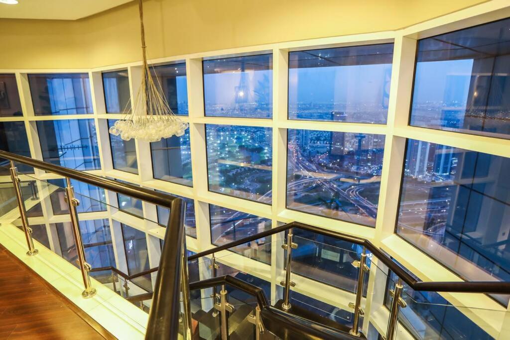 Apartment Highrise On The 74th Floor *