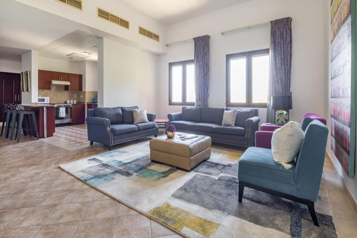 Cool And Spacious In Fabulous Location