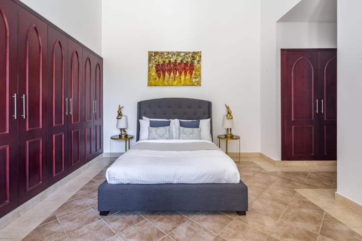 Cool And Spacious In Fabulous Location Apartment