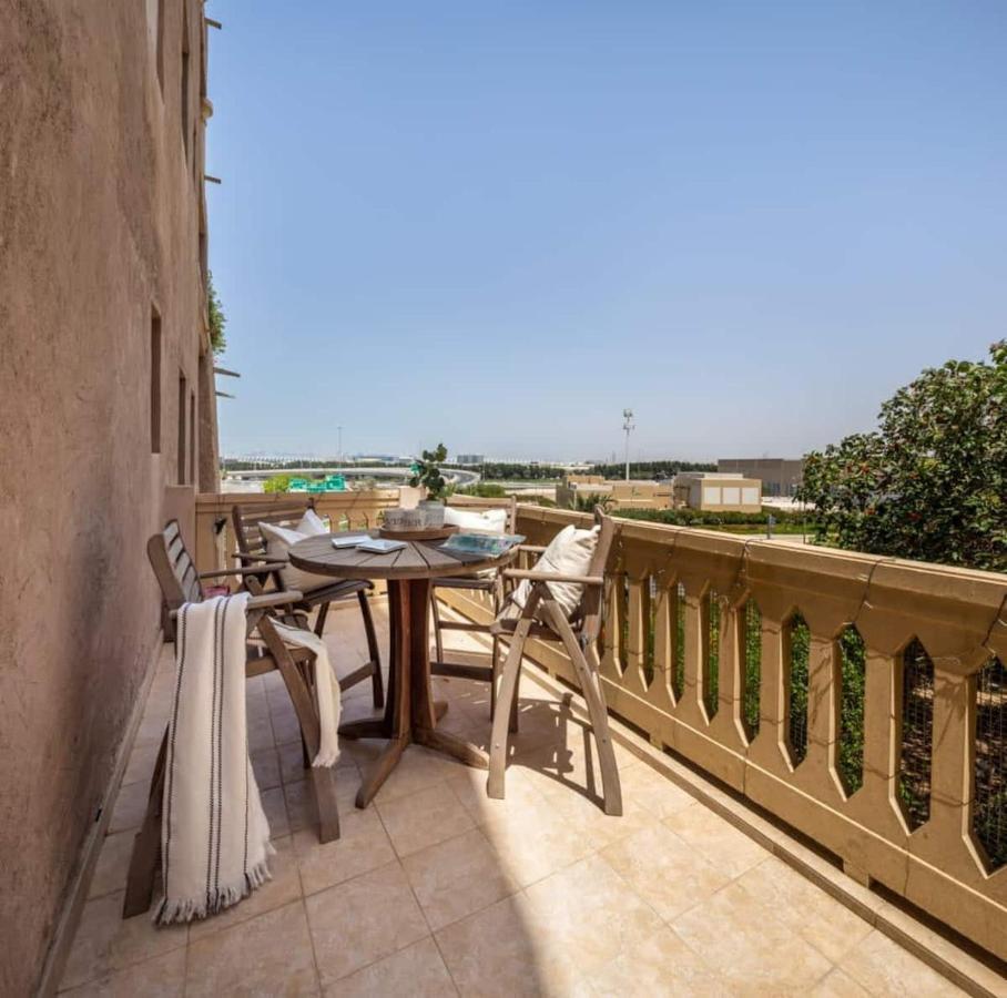 Cool And Spacious In Fabulous Location Apartment