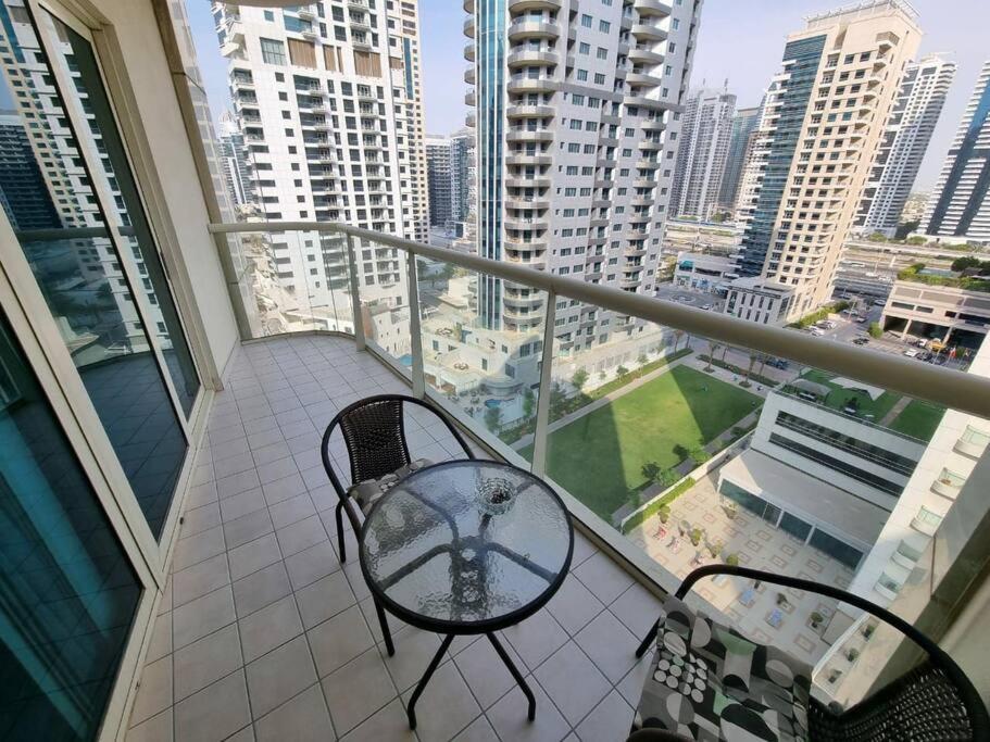 Lux Spectacular Marina View * Dubai