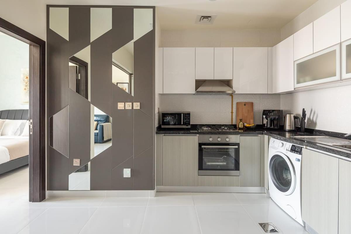 Frank Porter - Miraclz By Danube Properties Apartment *