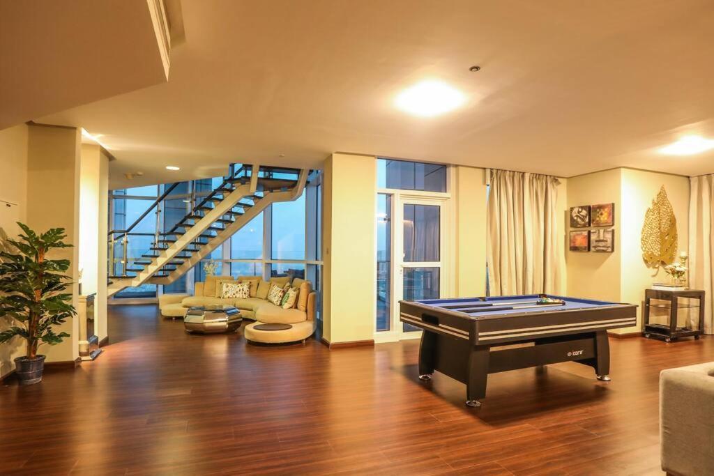 Apartment Highrise On The 74th Floor