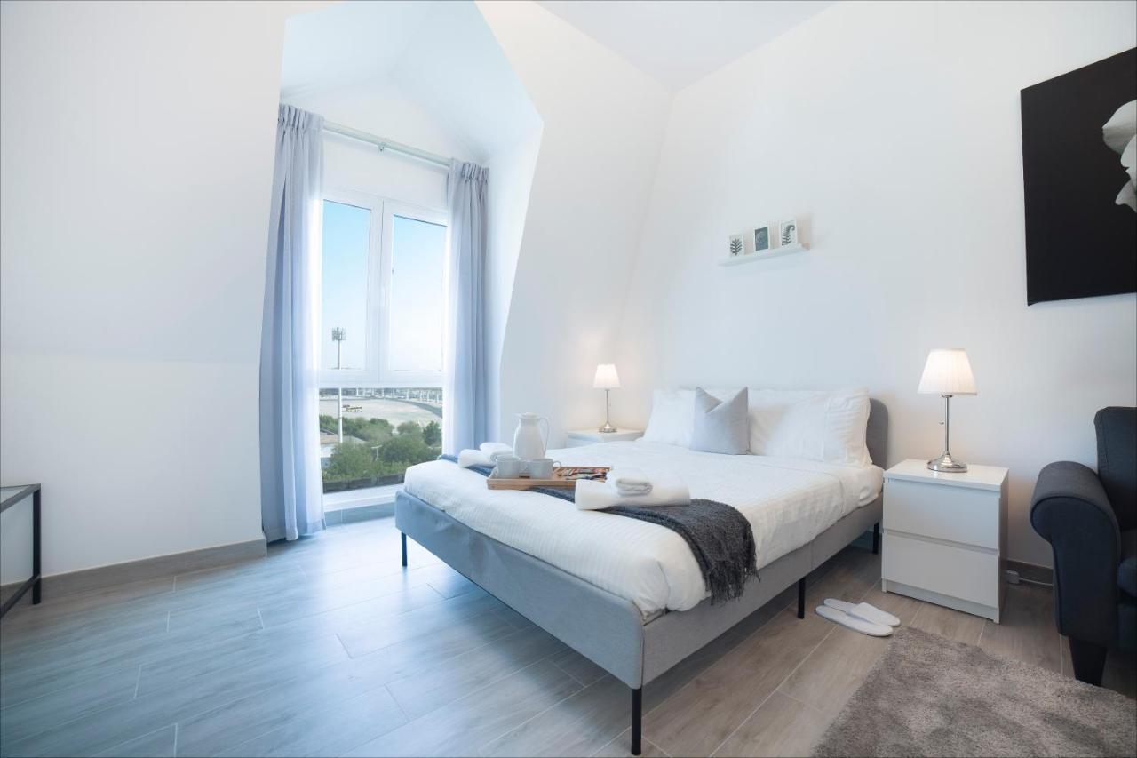 Luxe Studio Near Discovery Gardens Metro Station Apartment *