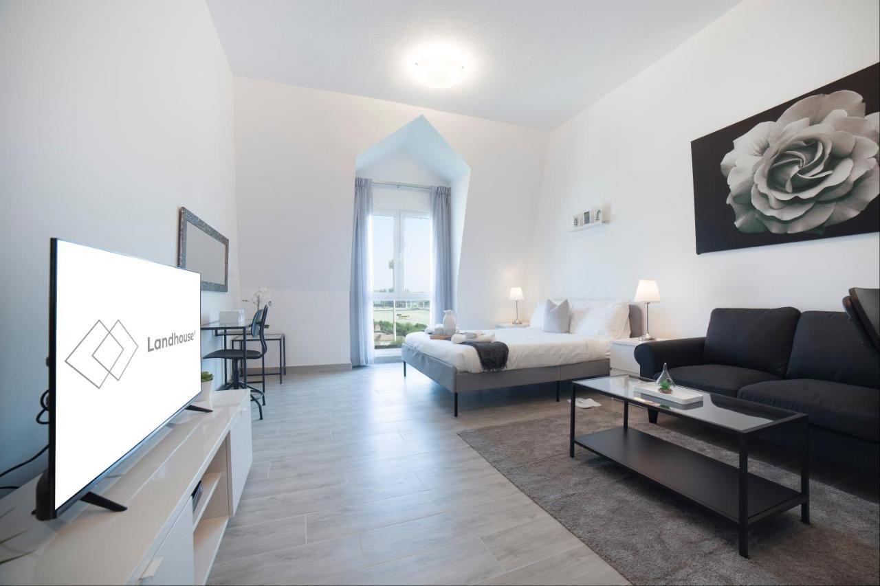 Luxe Studio Near Discovery Gardens Metro Station *