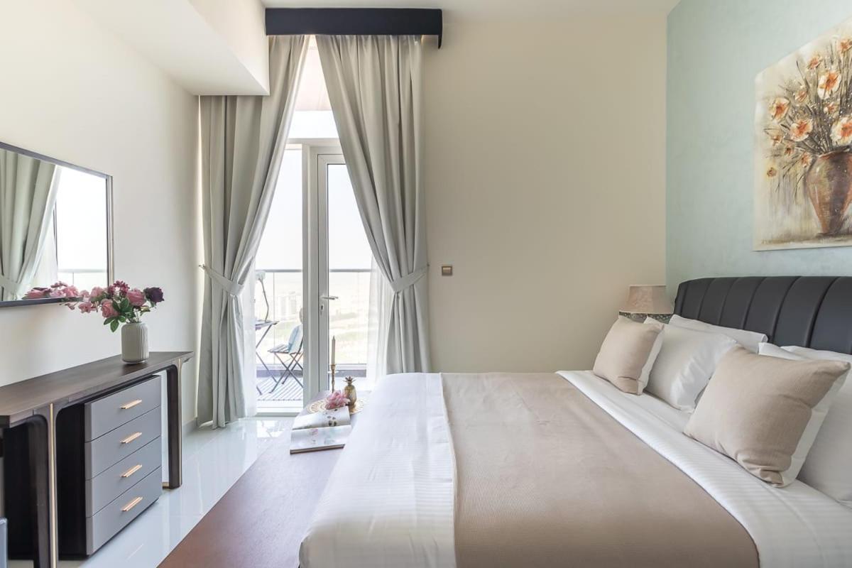 Frank Porter - Miraclz By Danube Properties Apartment Dubai