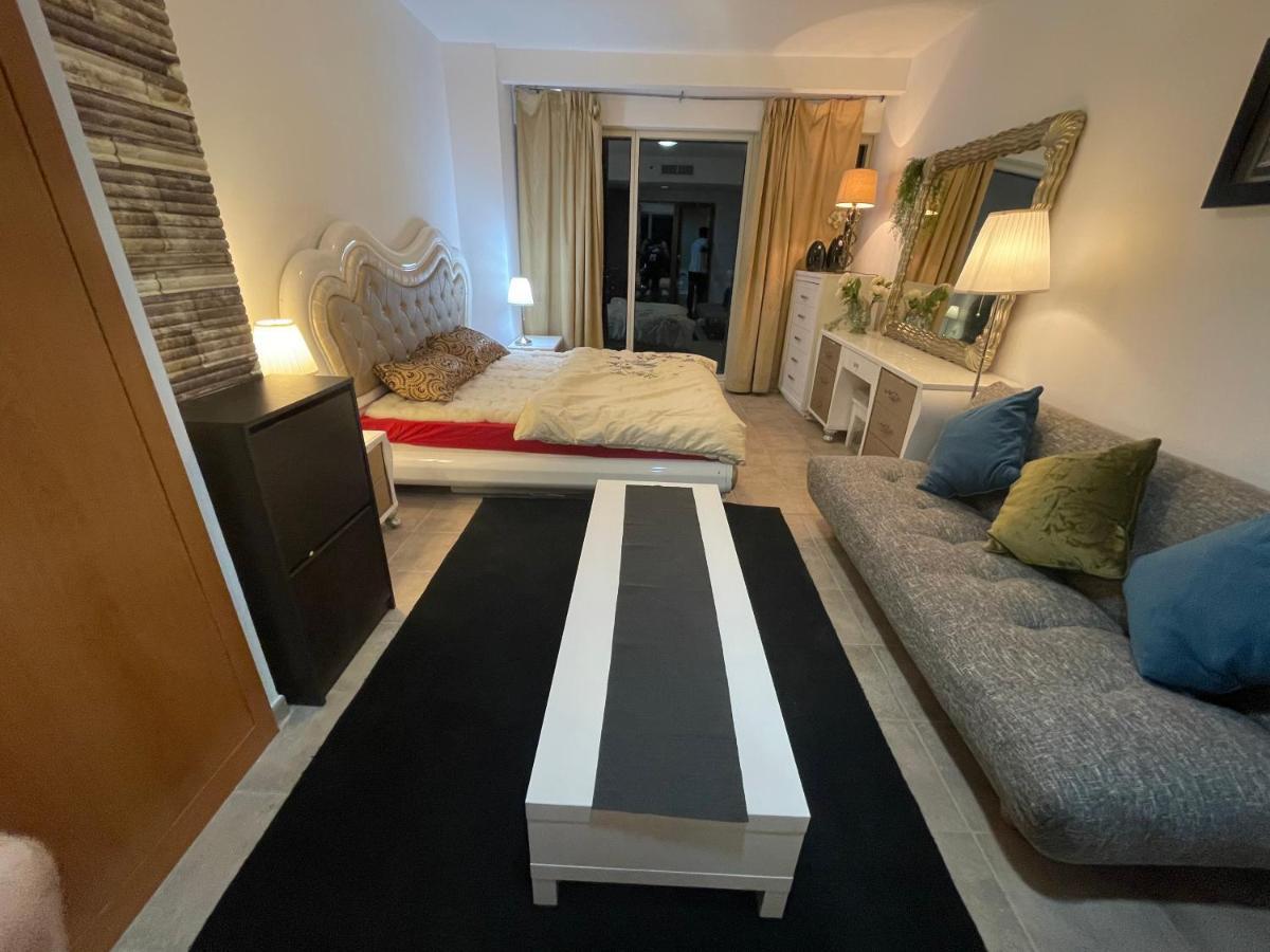 Travelers Backpackers Dubai