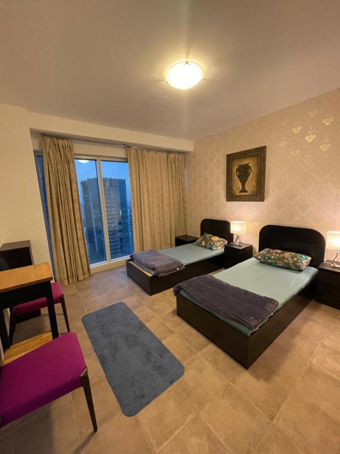 Travelers Backpackers Hostel *