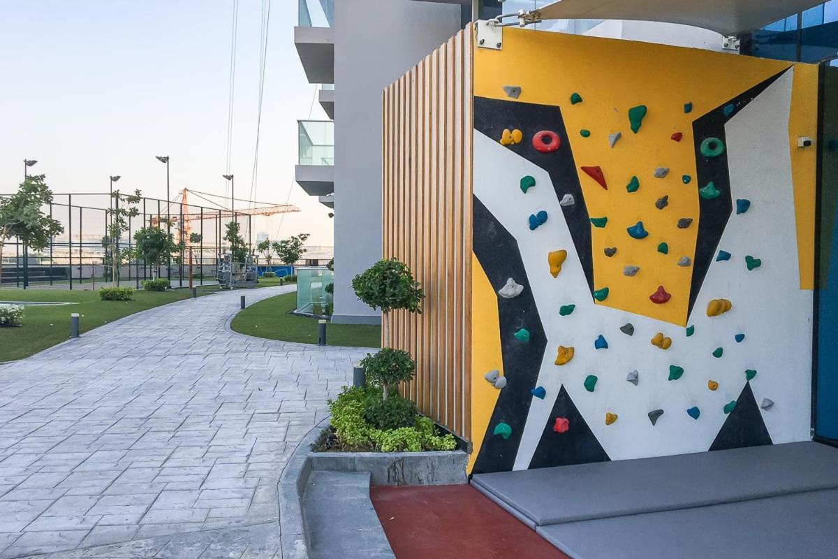Frank Porter - Miraclz By Danube Properties Apartment Dubai
