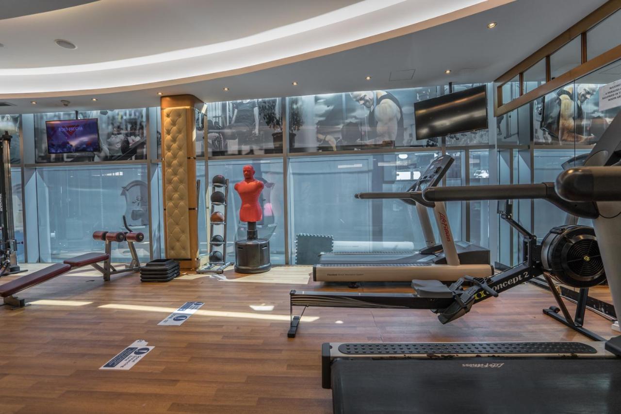 Higuests - Luxury In The Iconic Park Towers Apartment