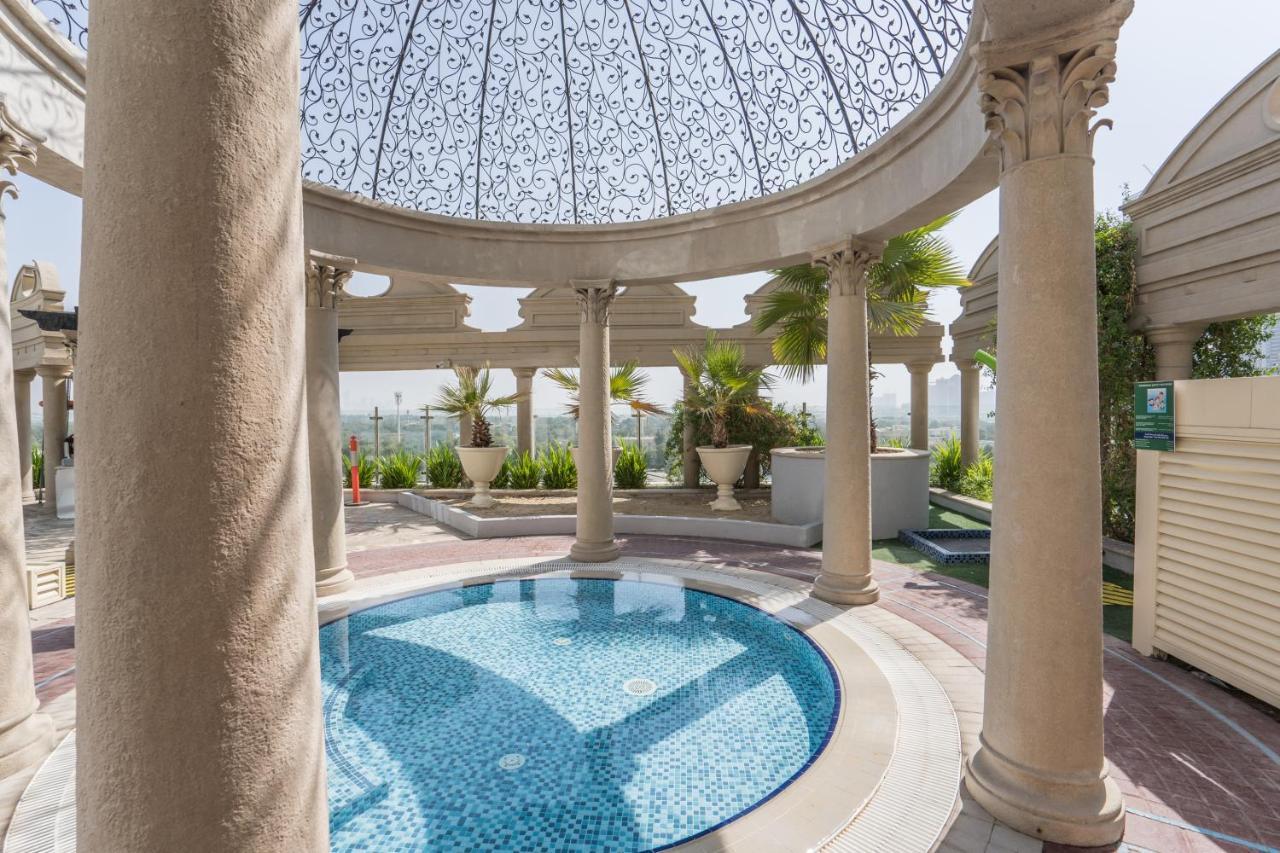 Higuests - Luxury In The Iconic Park Towers Apartment