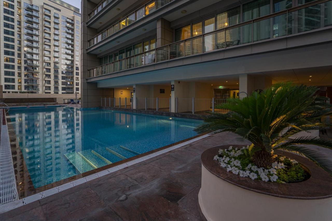 Higuests - Royal 2br With Balcony Near Burj Khalifa Dubai
