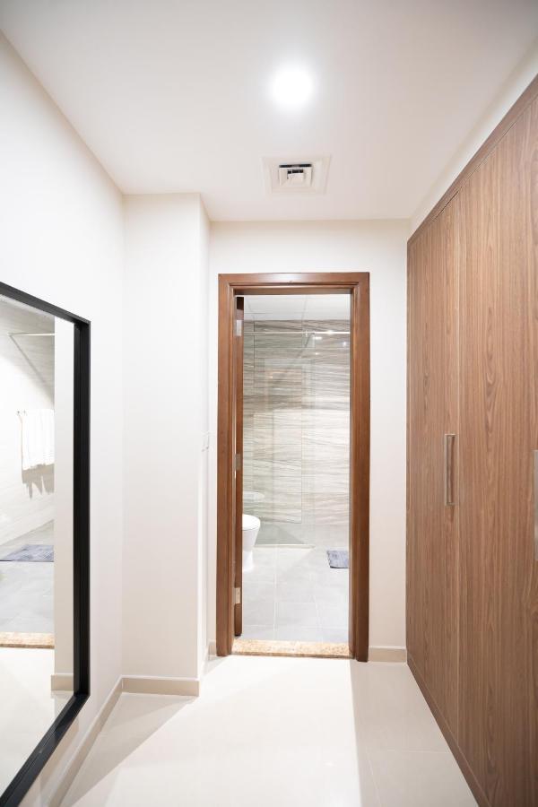Superb Furnished 1Br Apt Near Dubai Mall Burj Khalifa *
