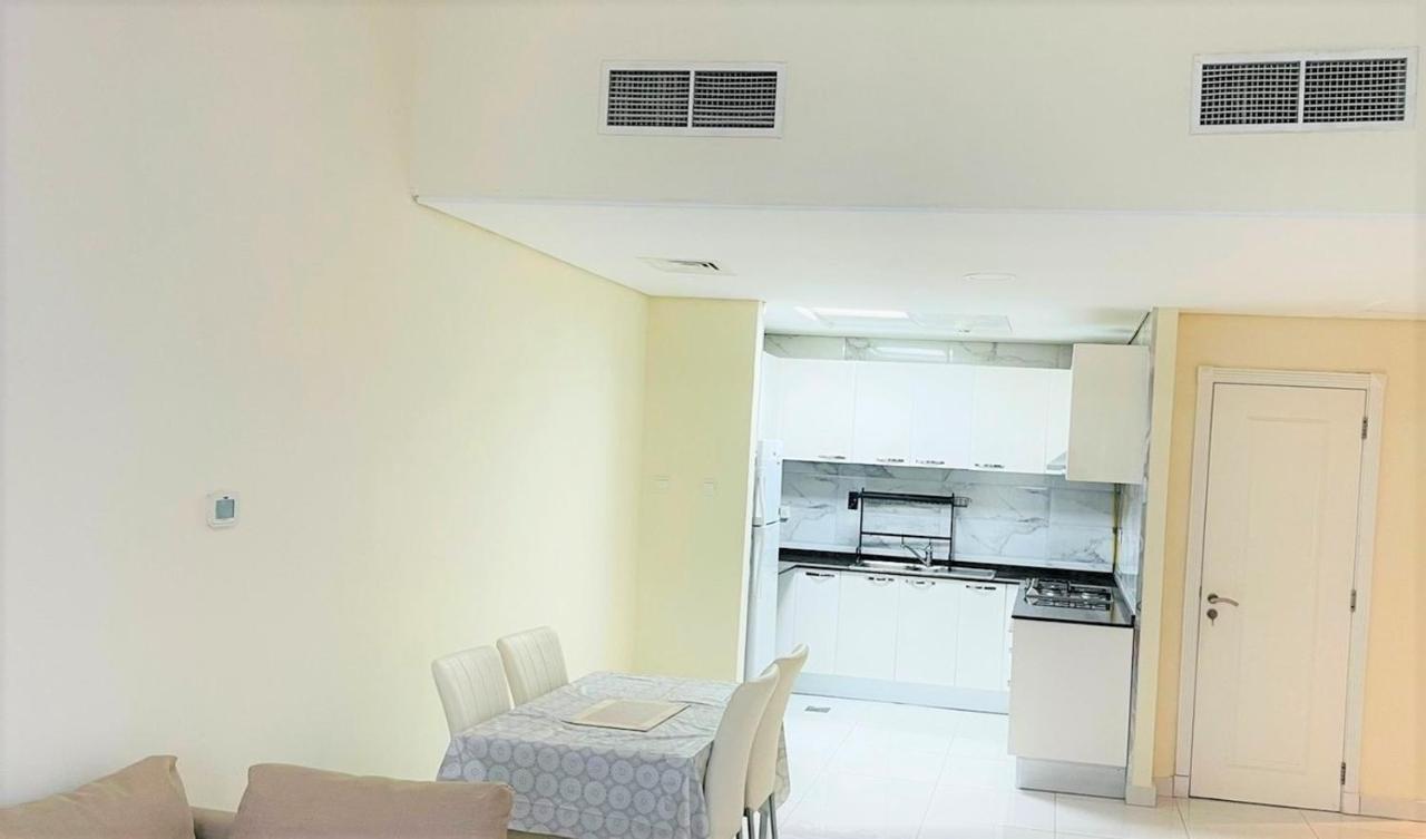 Apartment Discovery Garden Poolside Dubai