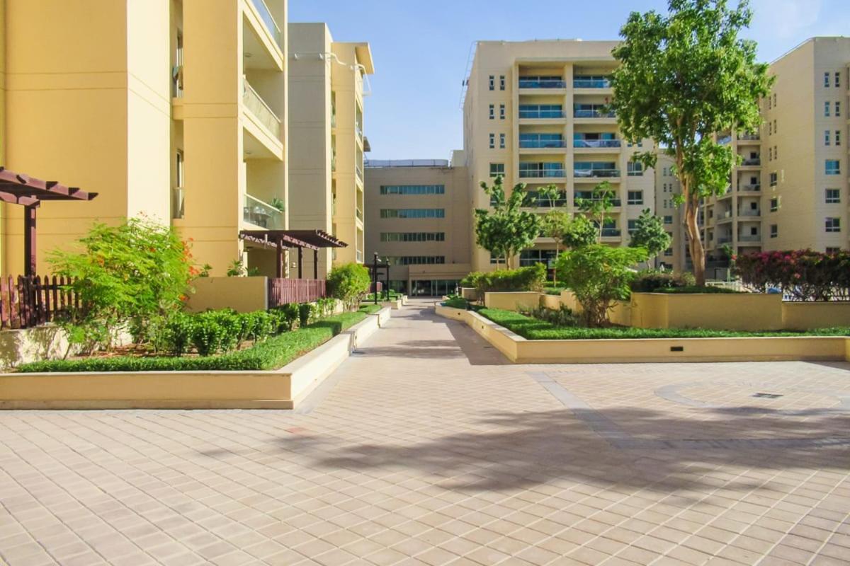 Frank Porter - Al Thayyal 2, The Greens Dubai