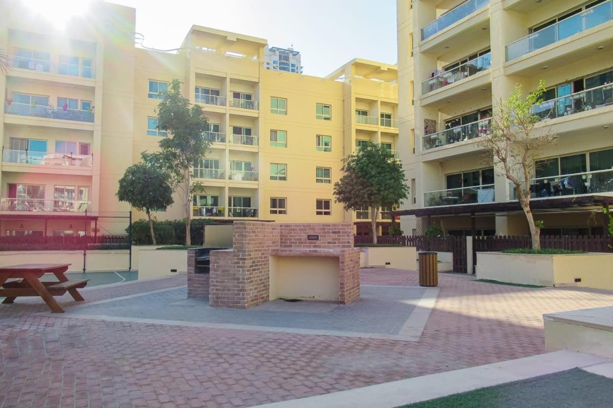 Frank Porter - Al Thayyal 2, The Greens Apartment