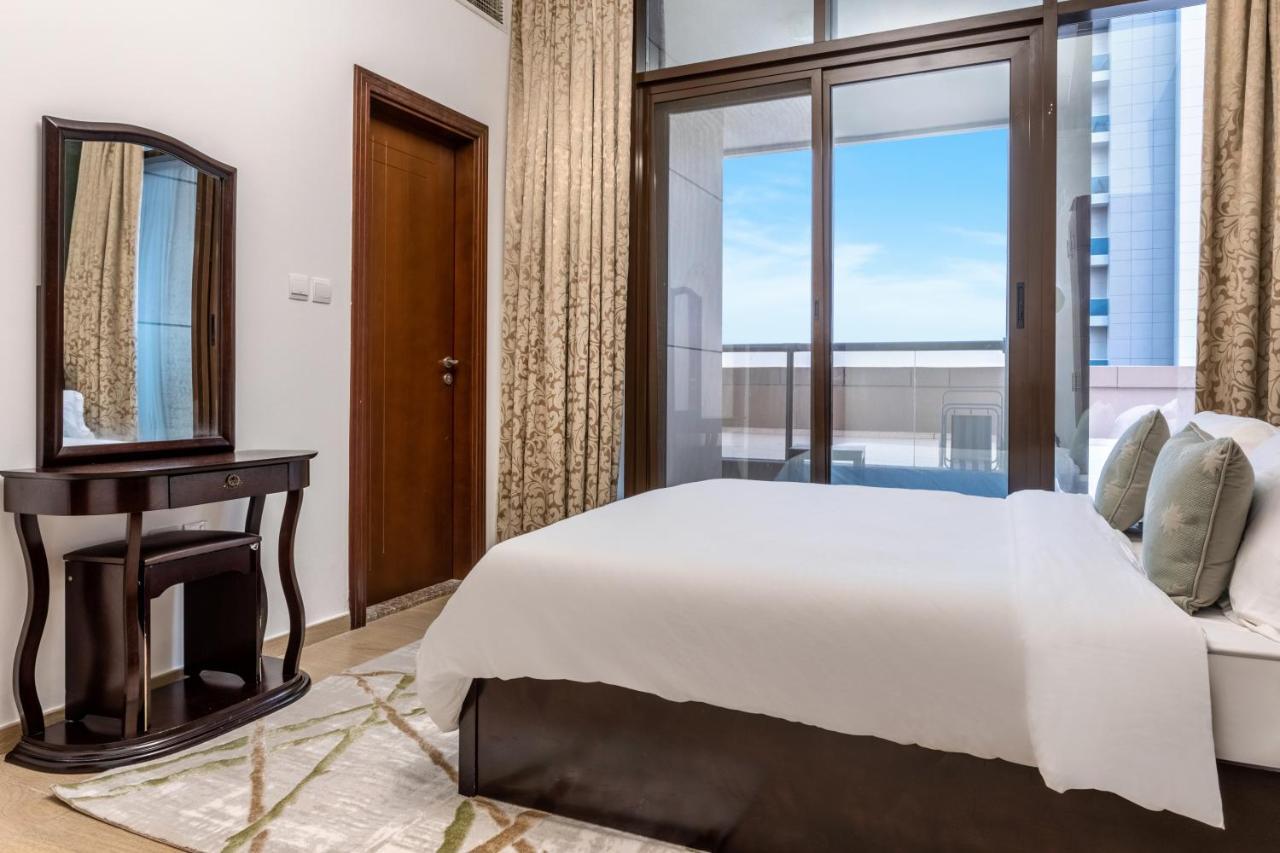 Live Spacious 3br - En With Balcony Dubai