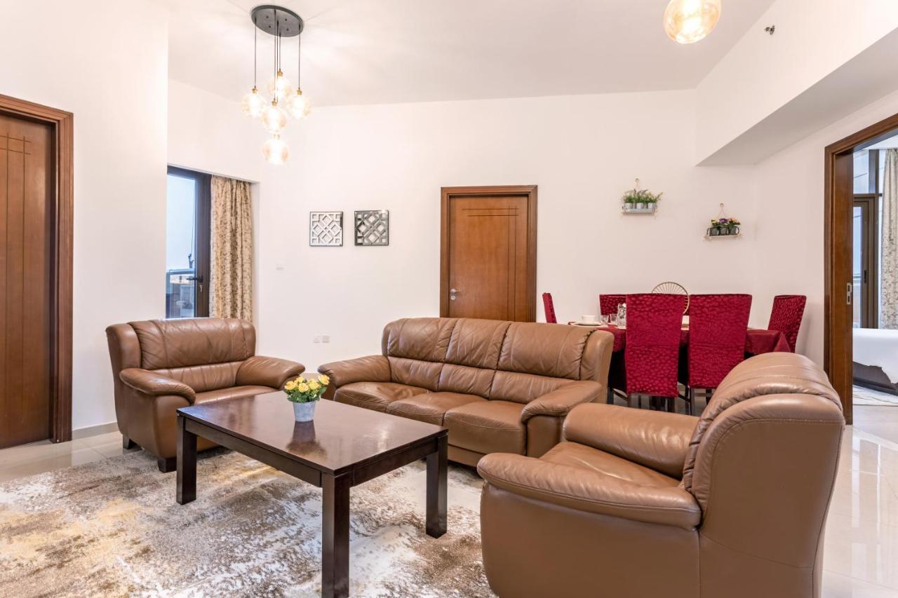 Live Spacious 3br - En With Balcony Apartment