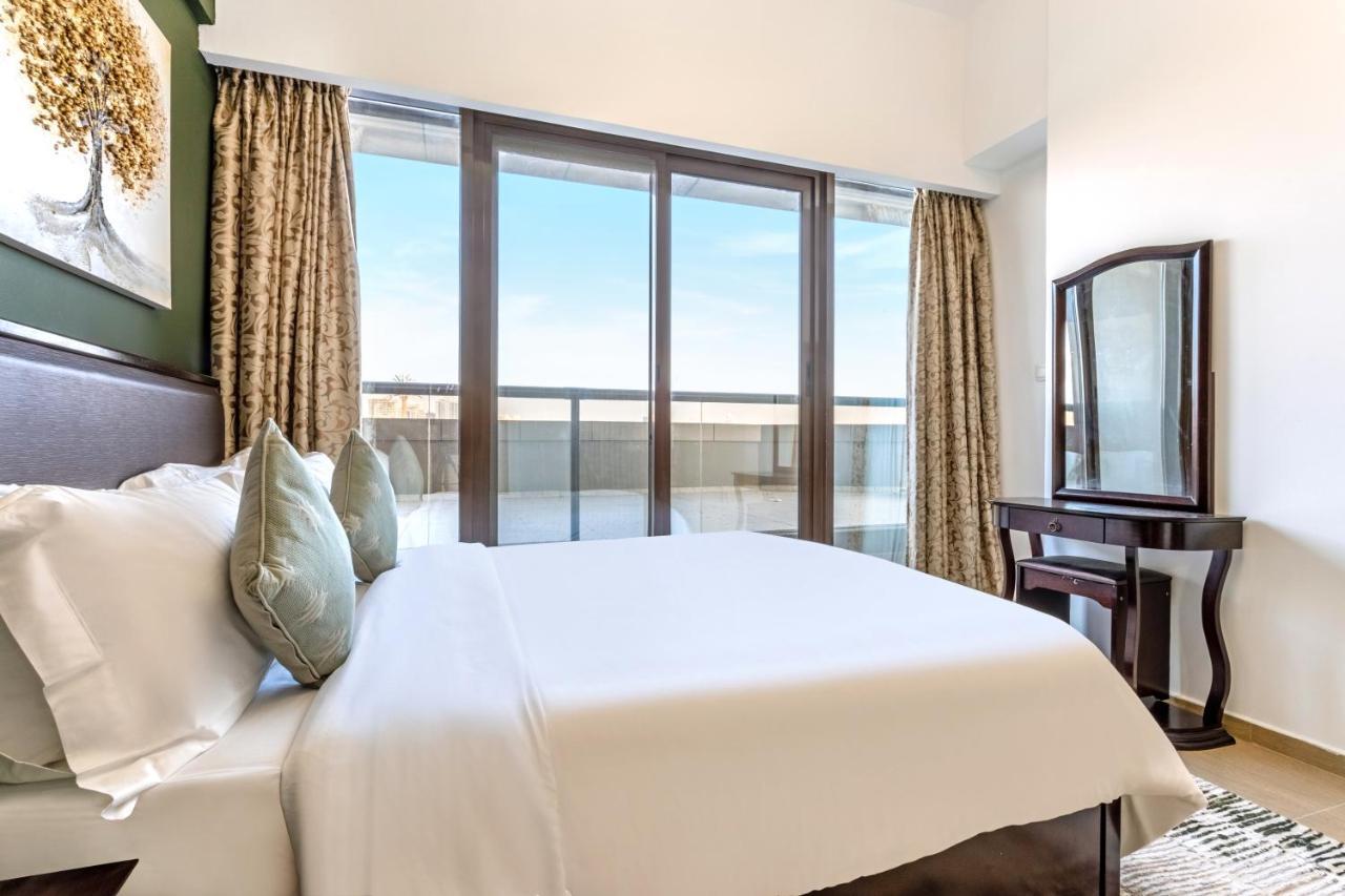 Live Spacious 3br - En With Balcony Dubai