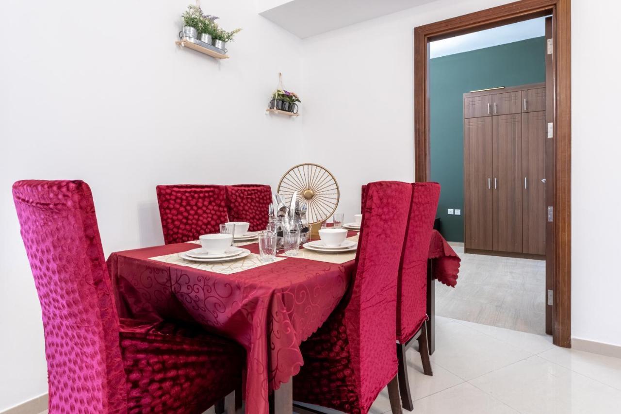 Live Spacious 3br - En With Balcony Apartment Dubai