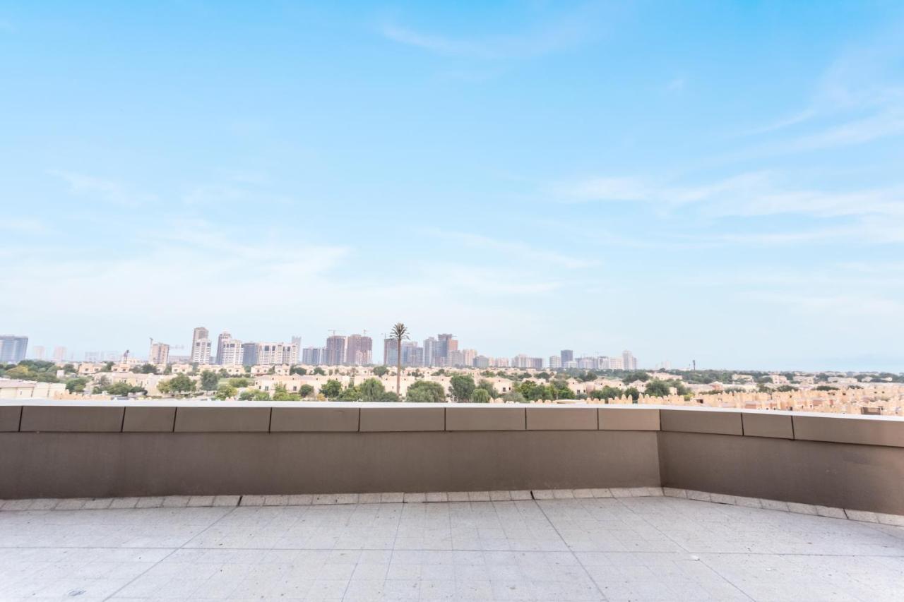 Live Spacious 3br - En With Balcony Apartment