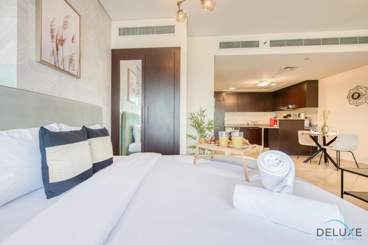 Great Value Stylish With Pool & Stunning Views By Deluxe Homes Apartment Dubai