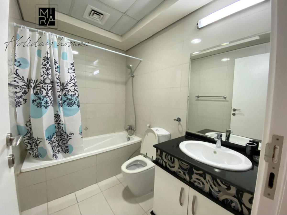 Mira Holiday Homes - Lovely 1 Bedroom In Business Bay With Free Parking *