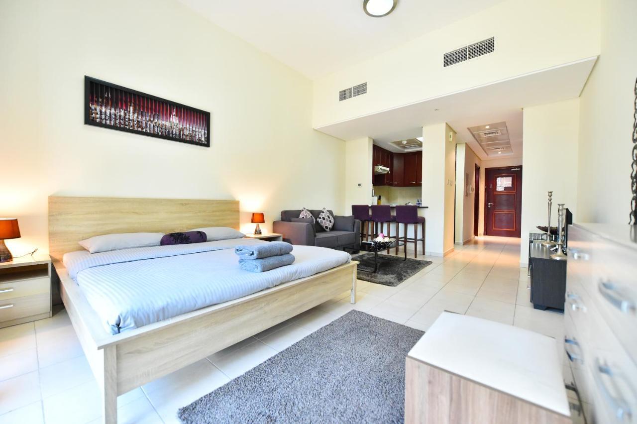 Apartment Luxury Escapes - Spacious Fully Furnished - Next To Metro, 5 Mins From Mall - Med46 *