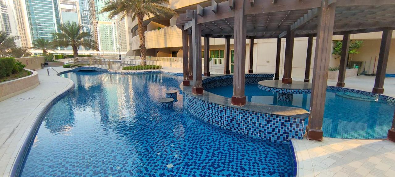 2 Bedroom With A Beautiful View Of The Marina Minimum 5 Night Apartment
